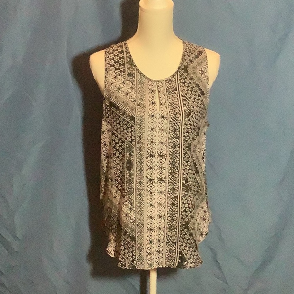 Violet & Claire Black and White Sleeveless Top